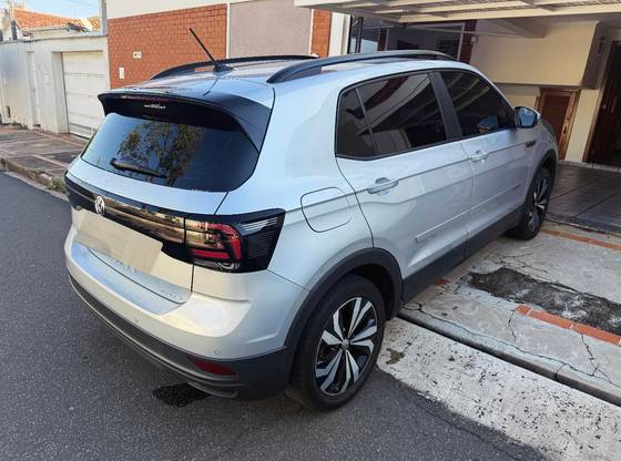 VOLKSWAGEN T-CROSS 1.0 200 TSI TOTAL FLEX AUTOMÁTICO VOLKSWAGEN T-CROSS 1.0 200 TSI TOTAL FLEX AUTOMÁTICO